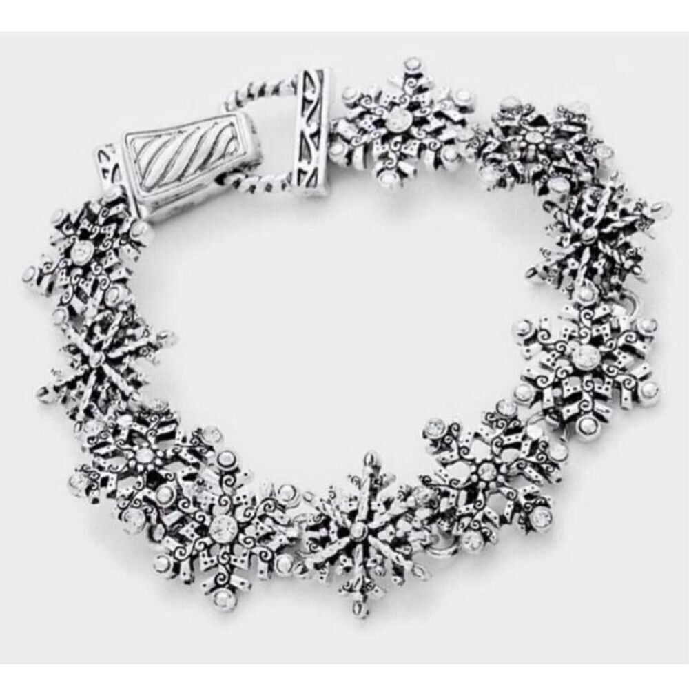 Brand New Womens Boutique Snowflake Snow Holiday Winter Magnetic Clasp Bracelet